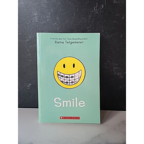 Smile by Raina Telgemeier (2010, Trade Paperback) - Picture 1 of 10
